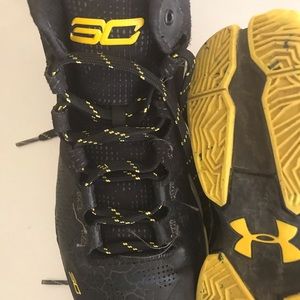Boys SC under armor basketball shoes